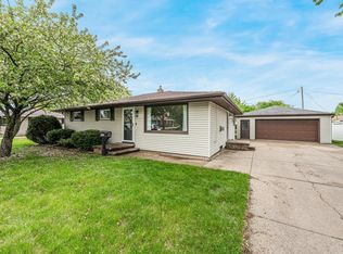 523 Margaret St, Combined Locks, WI 54113