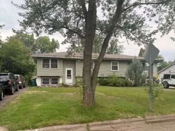6907 8th St N, Oakdale, MN 55128