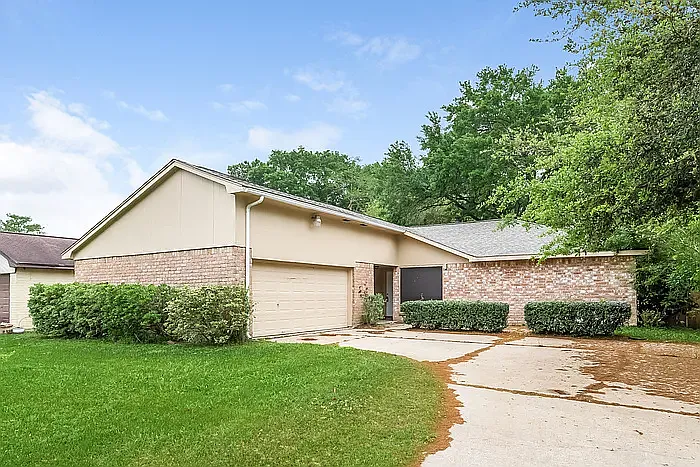 2811 Mayflower Landing Ct — Photo 1