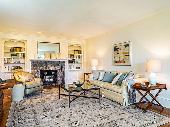 3rd image of 19 Dogwood Ln