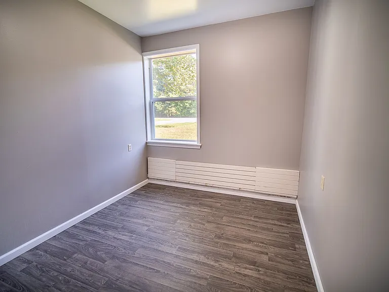 44 Riverside Dr — Photo 7