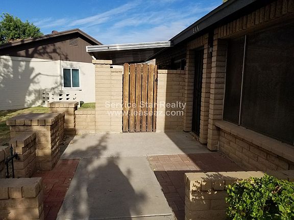 3rd image of 806 W Malibu Dr