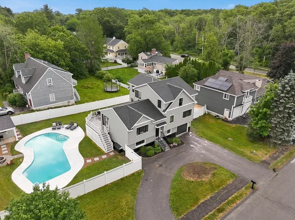 25 Lavalley Ln, Newburyport, MA 01950