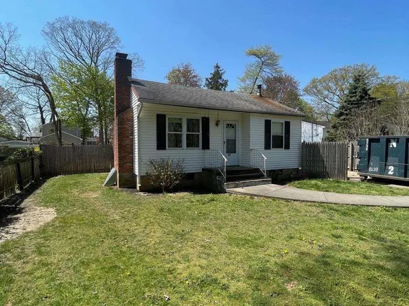 54 Powell Avenue, Farmingville, NY 11738