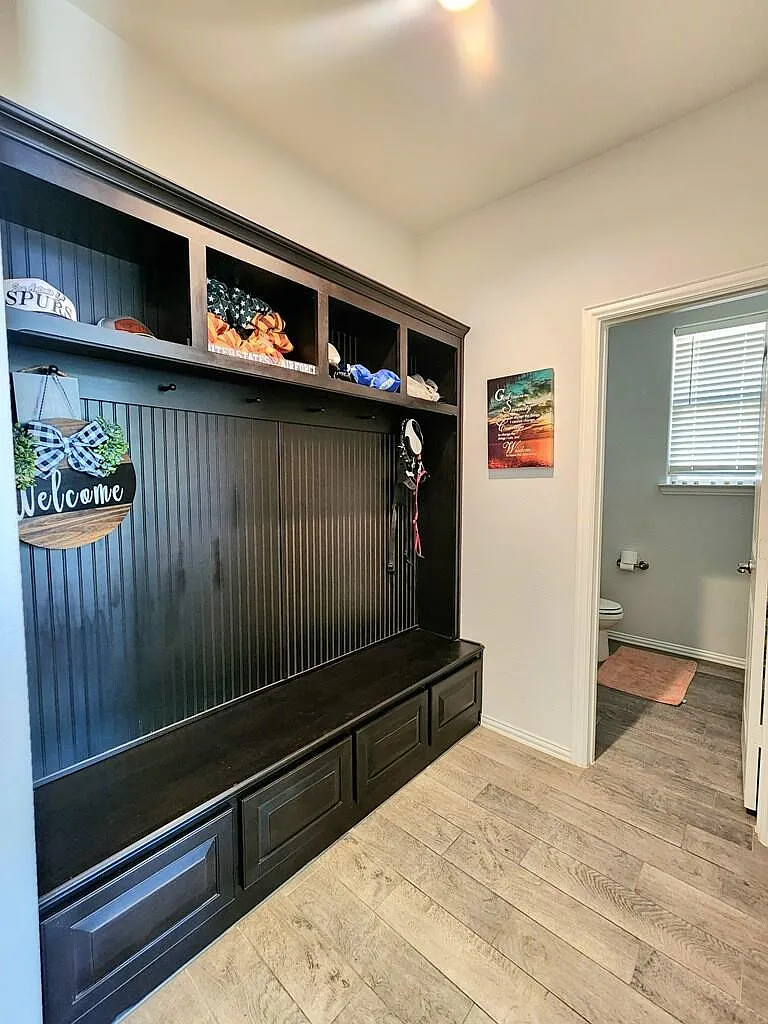 4 bed, 2.5 bath, 2203 sqft, $2,950 — Photo 4