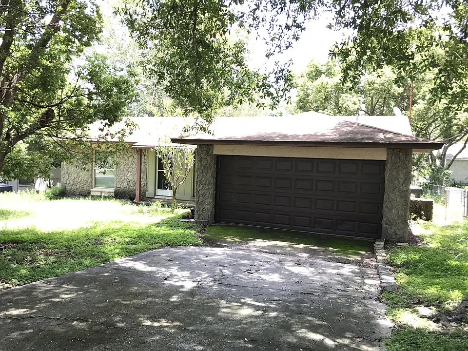 241 Edgewood Dr