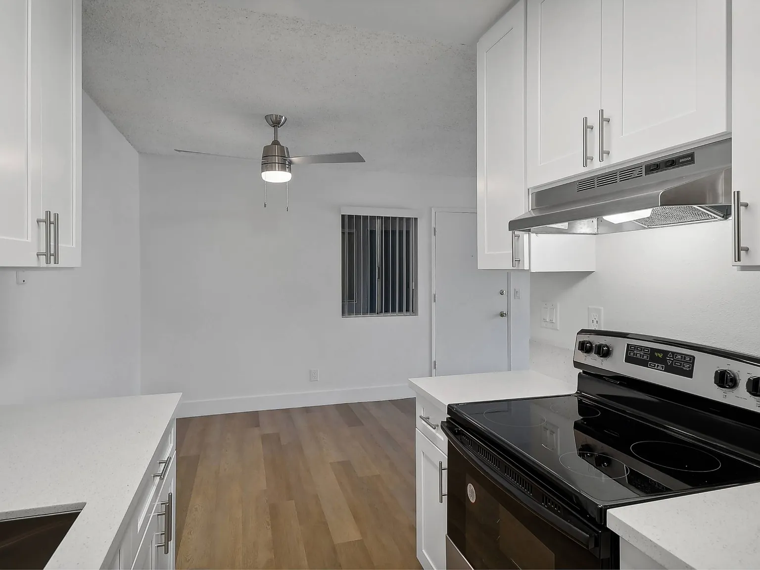 Terre at 1019 Peach — Photo 4