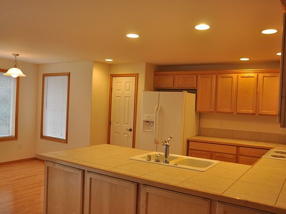 3rd image of 5527 S 319th St