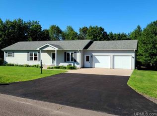 1620 Captains Dr, Hancock, MI 49930