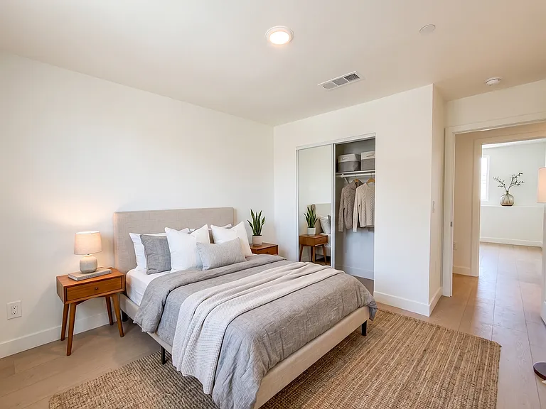 2026 Luxury 4 & 6 Bedroom Units — Photo 30