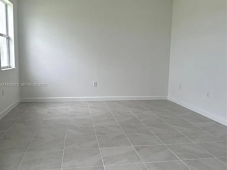 13418 SW 285th St — Photo 2