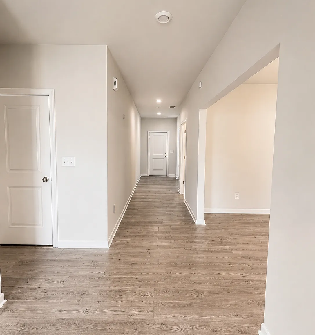 5 bed, 2800 sqft, $2,580 — Photo 2