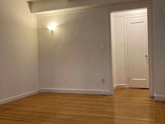 5th image of 330 E 43rd St #212