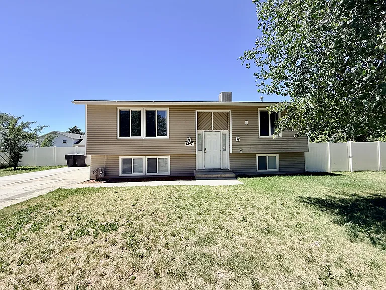 1247 N 700 W — Photo 2