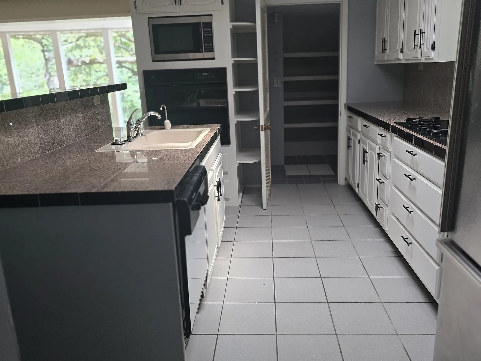 3 bed, 2100 sqft, $1,200 — Photo 4