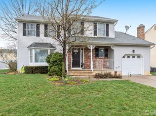 17 Lynn Ct, North Brunswick, NJ 08902