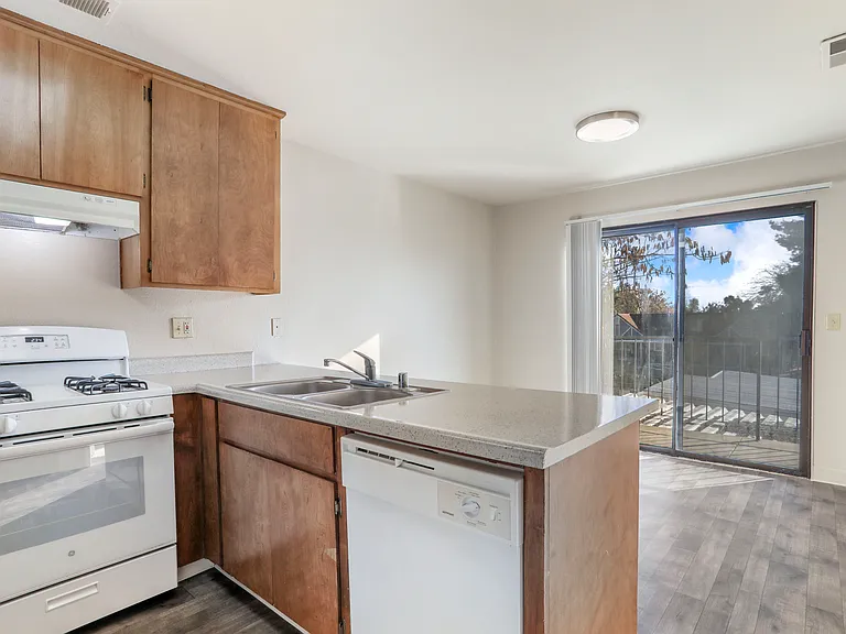 Avalon Place — Photo 7
