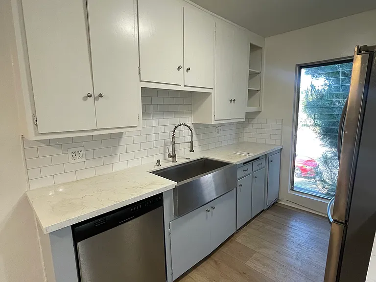 6310 Whitsett Ave #1 — Photo 1