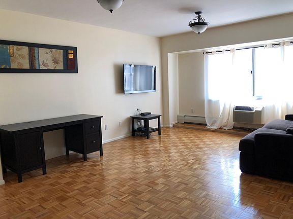 3rd image of 300 W 145th St