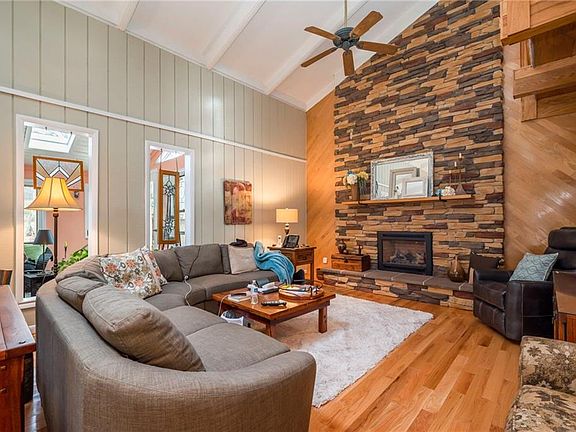 4th image of 2611 Poinciana Dr