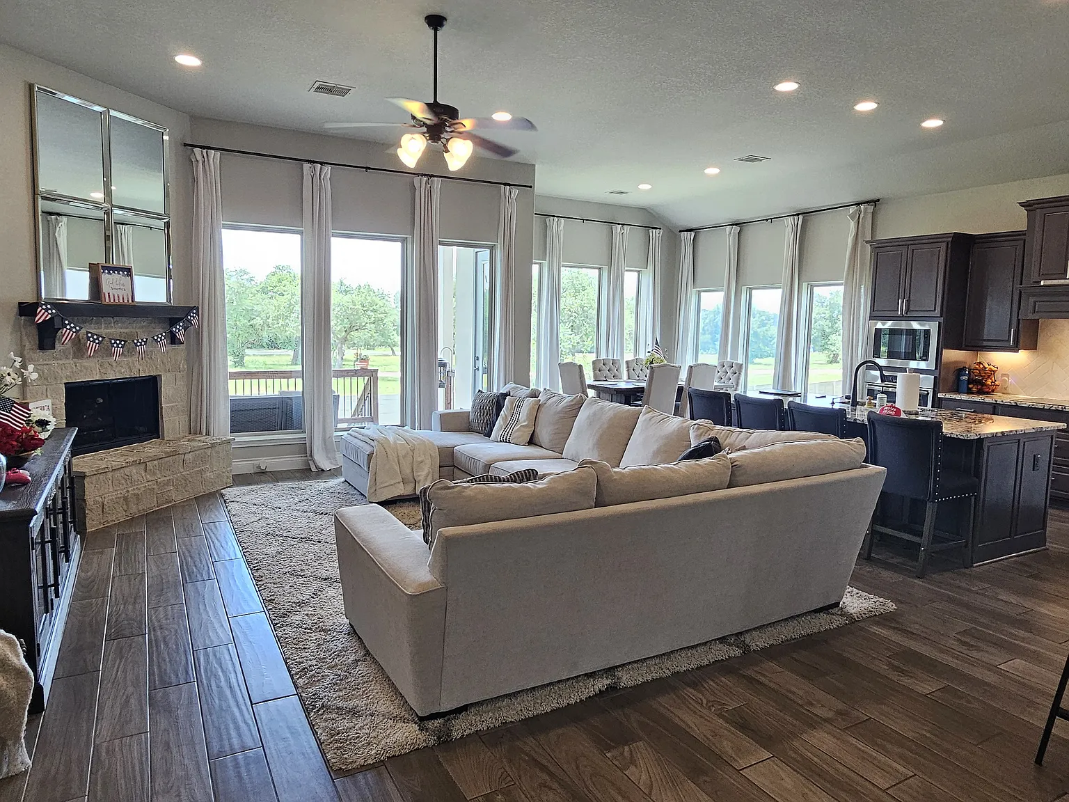 4 bed, 2738 sqft, $3,400 — Photo 2