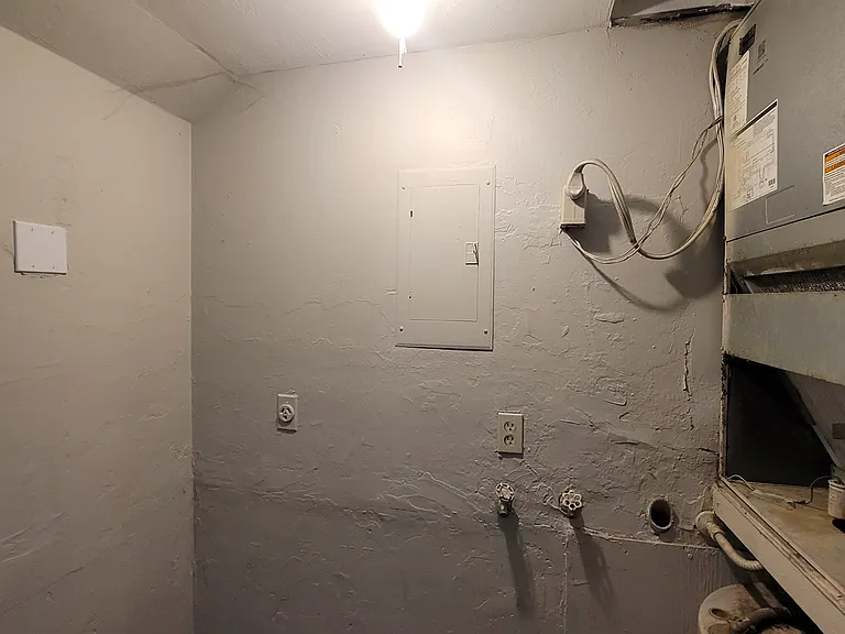 513 SW 68th Ter #D — Photo 14