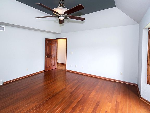4th image of 19065 Hiview DRIVE #2