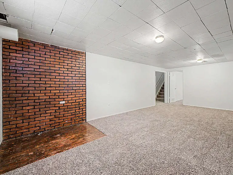 2519 Danbury Dr — Photo 25