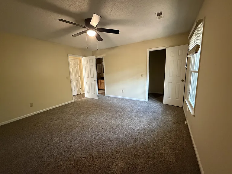 103 W Victoria Ct #F — Photo 7