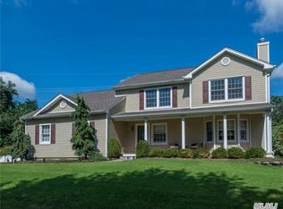 7 Peter Ct, Saint James, NY 11780