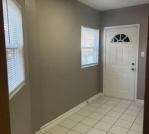 2nd image of 6016 W Wabansia Ave APT 1