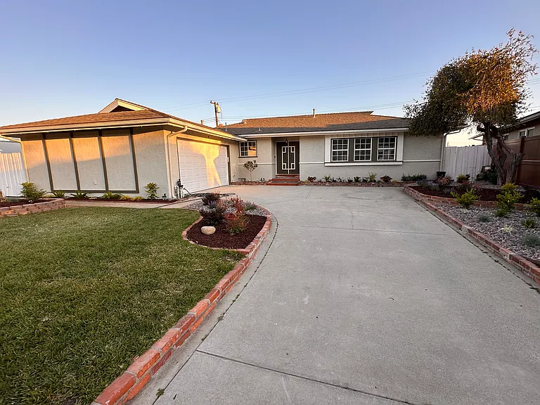 230 Stevens Ave — Photo 2
