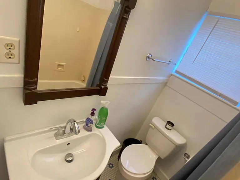 1015 Leontine St — Photo 16