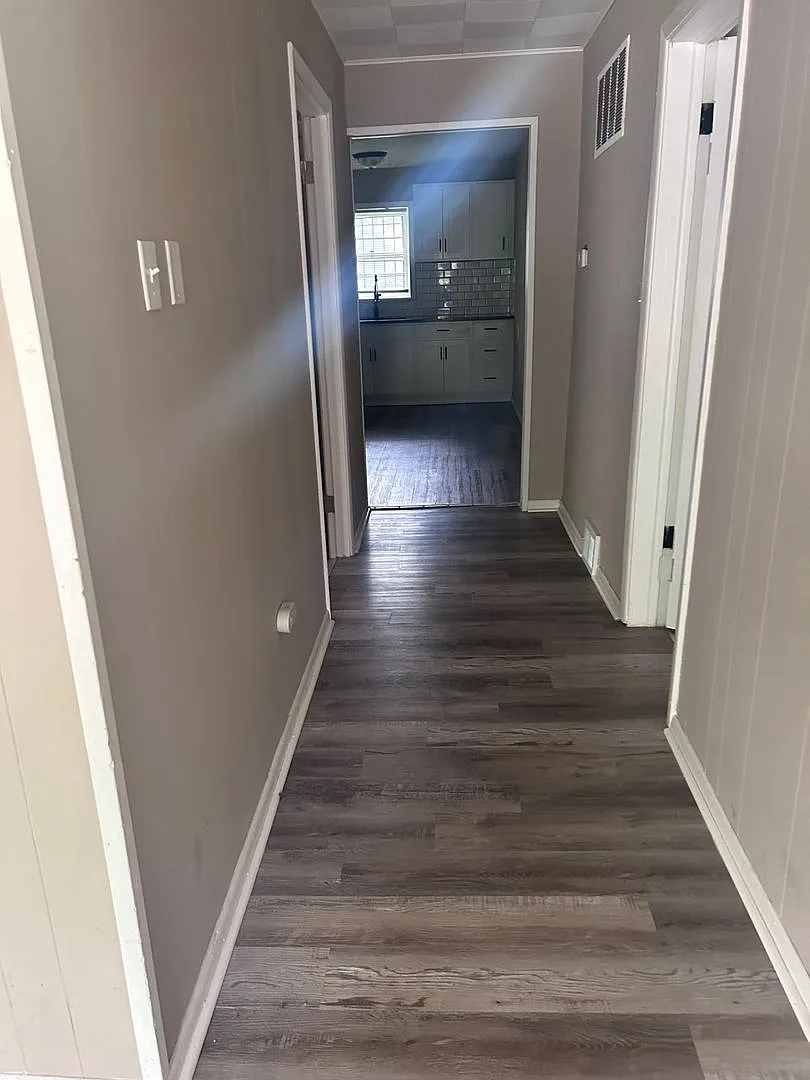 810 Thayer St — Photo 3