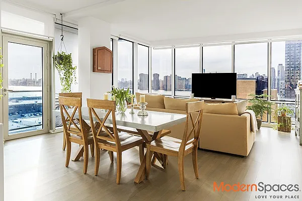 Sold by Modern Spaces | media 11