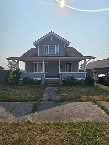 481 SW Cascade Ave Photo 1