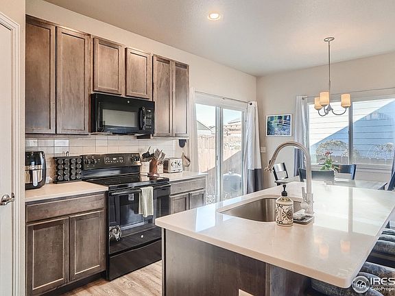 3rd image of 627 Prairie Dr