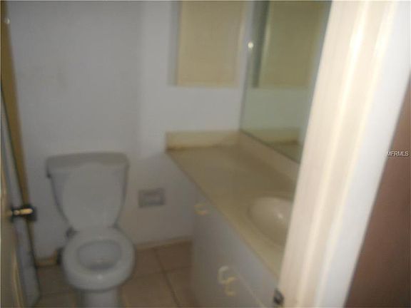 2nd image of 844 Sky Lake Cir APT B