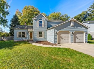 4827 Barnwood Trl, McHenry, IL 60050