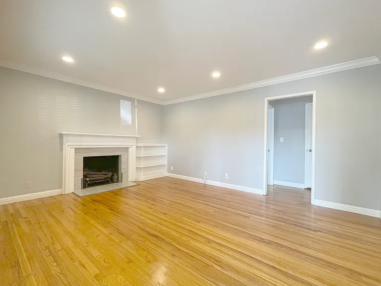 933 Sunlite Dr — Photo 2