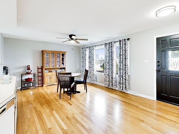 4th image of 7944 W 82nd St