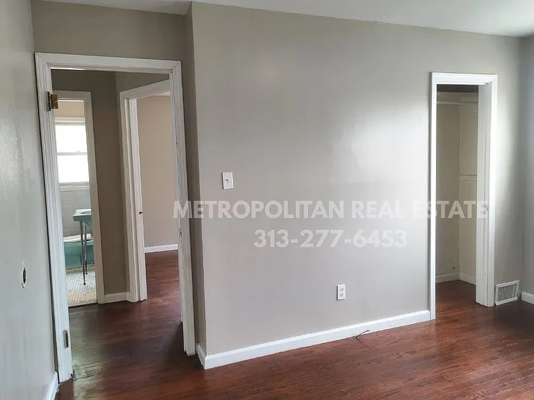 32139 Balmoral St — Photo 9