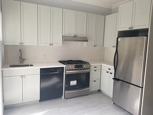 Rented by Metropolis International Realty Inc. | media 26