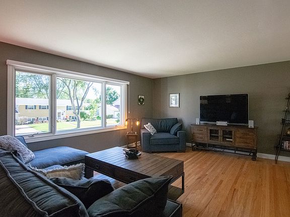 5th image of 1159 E Pratt Dr