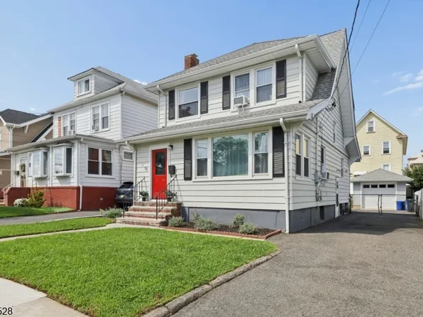 32 Barrington Ave, Clifton City, NJ 07011