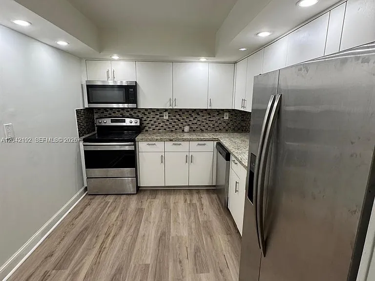 800 Parkview Dr #1018 — Photo 18