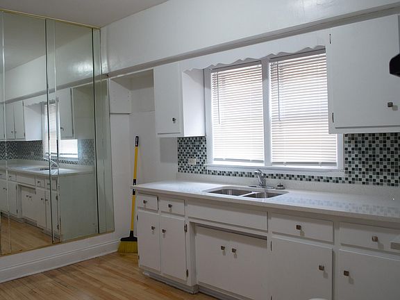 5th image of 7933 S South Shore Dr #1