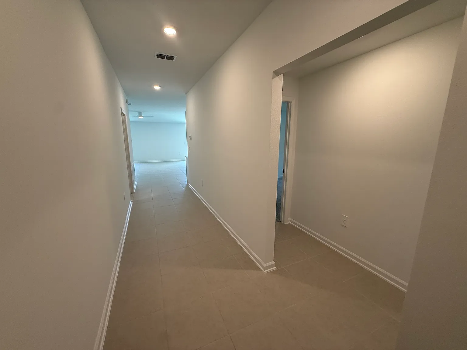 4 bed, 1824 sqft, $2,385 — Photo 3