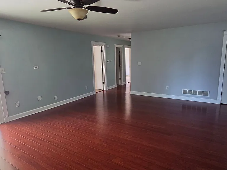 715 SW Graystone Dr — Photo 3