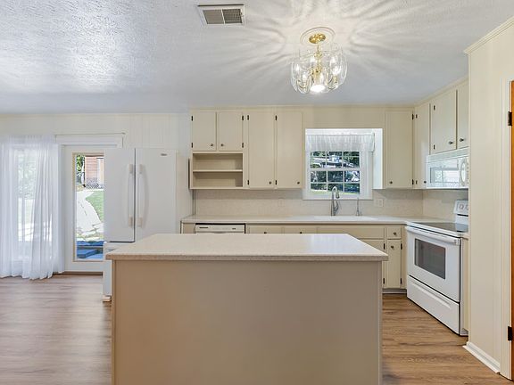 4th image of 2638 Hastings Dr